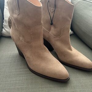 New Never Worn with Tags Loft Women's Tan Suede Western Cowboy Ankle Boots